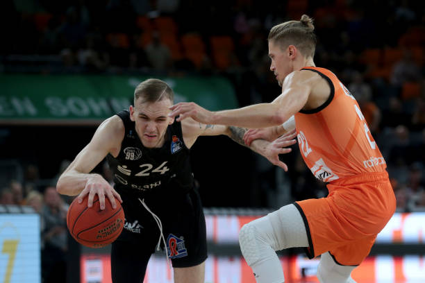 库里6犯憾负快船！勇士主帅被驱逐引争议 追梦称科尔对判罚十分生气