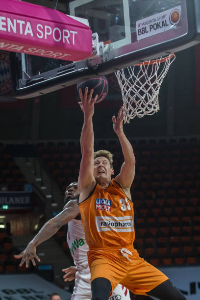 林葳狂砍23分5助攻！4.5秒逆天绝平三分！打出NCAA生涯最强一战